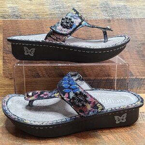 Alegria Women’s Carina 852 Noche Flora Toe Wedge Texture Floral Size 36 EU/6 US